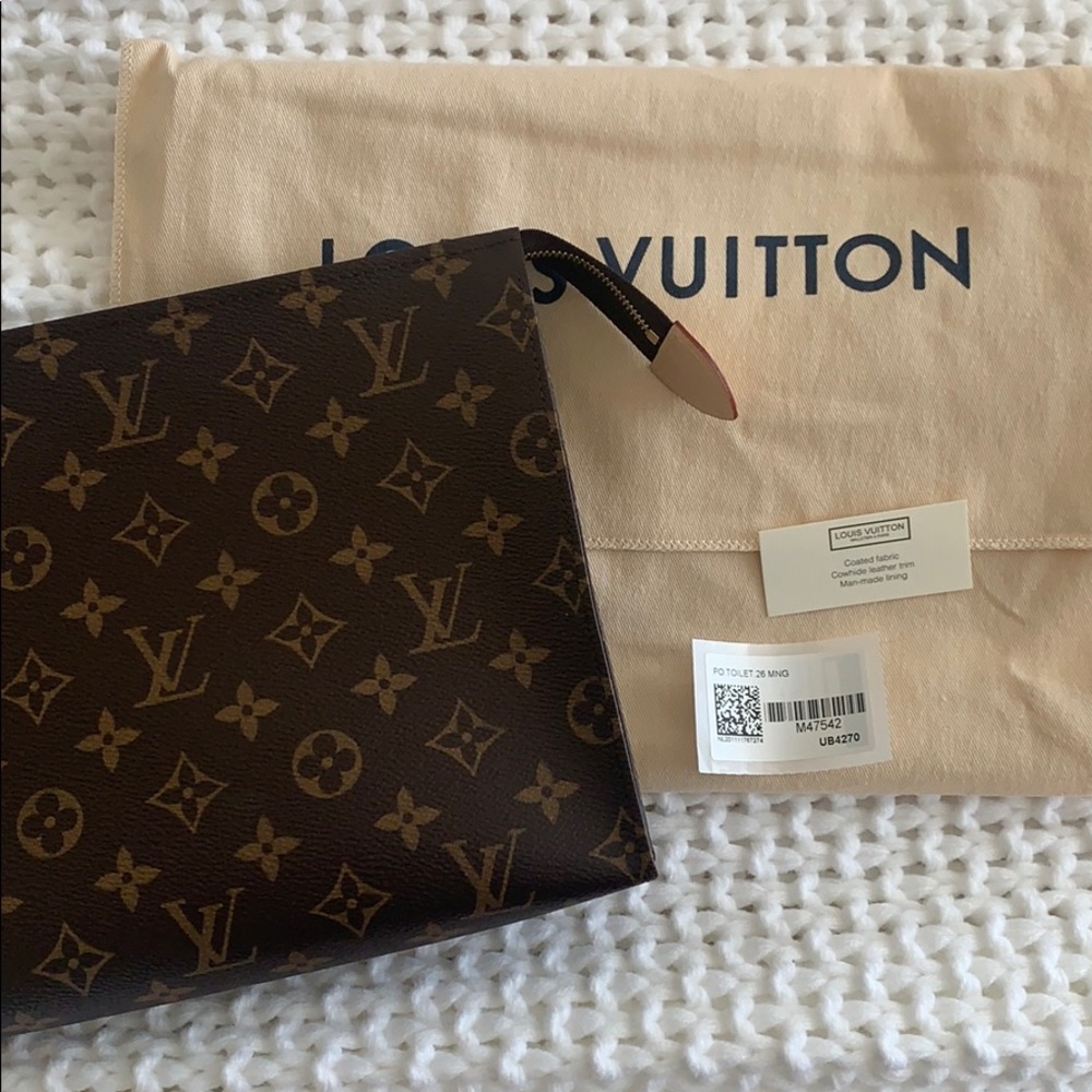 New Louis Vuitton Toiletry 26 - Picture 5 of 6